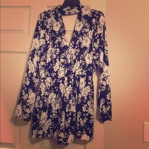 Adorable black and white keyhole neck romper!